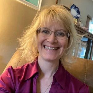 Meet your Posher, Laurie